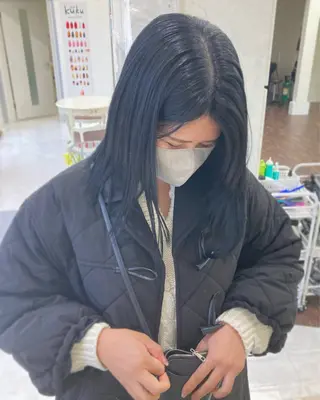 カラー 岡田 美妃のヘアスタイル