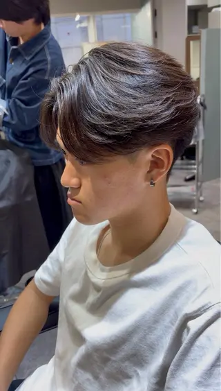 ショート 曲がる縮毛 フェザー ニュアンス  佐々木のヘアスタイル