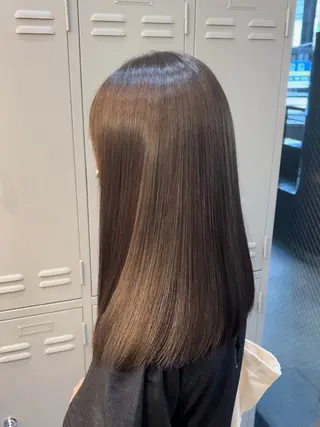 セミロング カラー 髪質改善✨️レイヤー クボタリョウのヘアスタイル