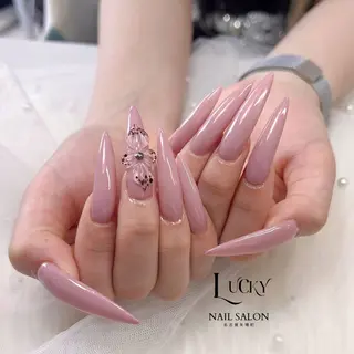 ネイル Lucky Nail Salonのネイルデザイン