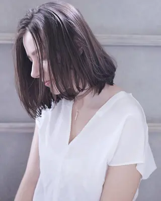 ミディアム Muミュー/ブリーチ ハイトーン　Wカラーのヘアスタイル