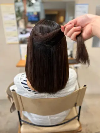 ミディアム momoka オリーブ/ベージュのヘアスタイル