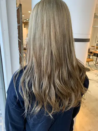 ロング カラー LUXBE LUCEのヘアスタイル
