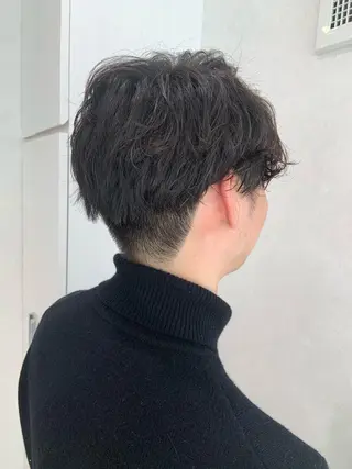 ショート パーマ メンズ ハイトーンカラー🤍 山下 優華のヘアスタイル