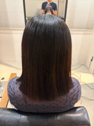 セミロング 透明感カラー/艶/ 暖色カラー/髪質改善のヘアスタイル
