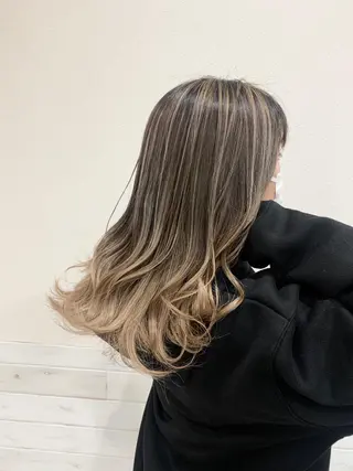 セミロング lucia RYOのヘアスタイル