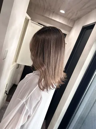 ミディアム カラー タニ ユウのヘアスタイル
