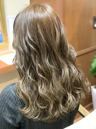 ロング カラー ハイトーン得意😍 Lumiereのヘアスタイル