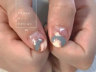 ミディアム ネイル Blowe ニュアンスのネイルデザイン