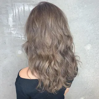 ロング カラー 梅本 有希のヘアスタイル