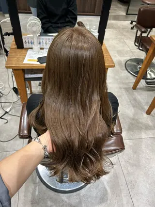 セミロング カラー オリーブベージュ/ ブリーチなし透明感のヘアスタイル