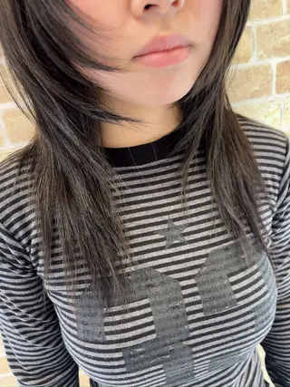セミロング 温水 愛華のヘアスタイル