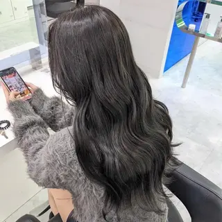 ロング カラー ラベンダー💜 グレージュ🩶のヘアスタイル
