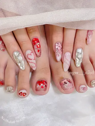 MoON...❤︎ MeGuのネイルデザイン