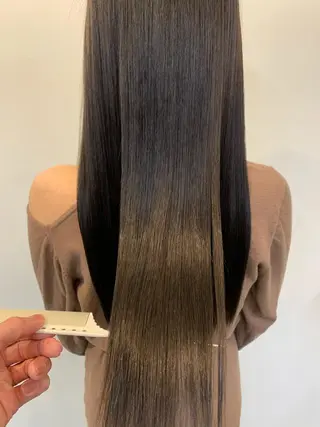 ロング カラー トップ スタイリストのヘアスタイル