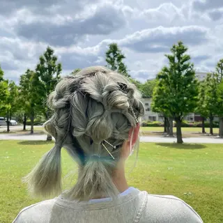 ミディアム ヘアアレンジ コテ巻きパーマ💙 シノヤユイのヘアスタイル