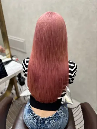 ロング カラー みのりハイトーン デザインカラーのヘアスタイル
