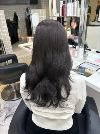 ロング 寒色/ベージュヘア ブリーチありMiOのヘアスタイル