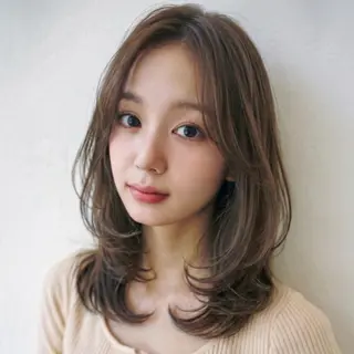 セミロング 松山彩香💎艶髪💎 ロング／透明感カラーのヘアスタイル