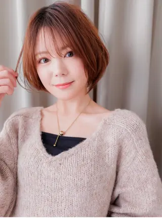 ミディアム 庭木 華瑠のヘアスタイル