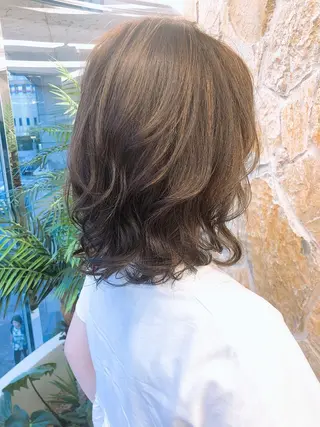 ミディアム 傷ませにくいブリーチ 浦野優希のヘアスタイル