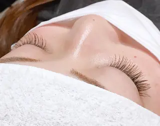 ミディアム カラー パーマ ヘアアレンジ メンズ キッズ ネイル マツエク・マツパ brille ~eyelash~のヘアスタイル