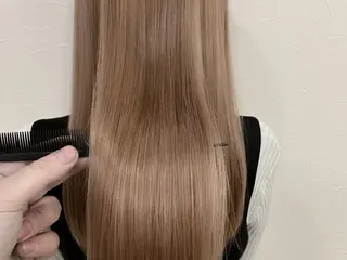 カラー Misirlou Hairのヘアスタイル