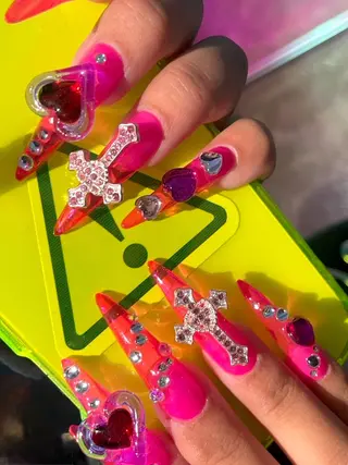 ネイル PINS16✴︎ 原宿ネイリストumiのネイルデザイン