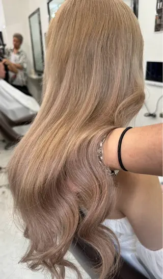 ロング EXCIA三宮 SHUNSEIのヘアスタイル