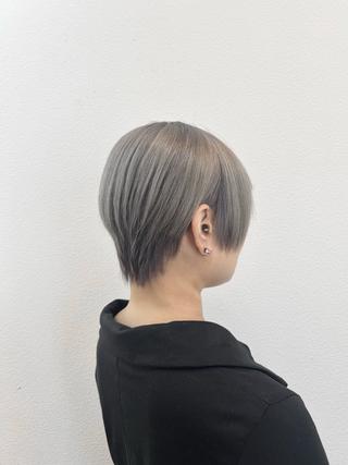 ショート カラー Maya🦋 ハイトーン特化のヘアスタイル