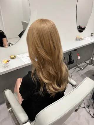 ミディアム ミルクティーカラー/ レイヤーカットAyaのヘアスタイル