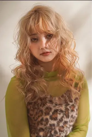 ロング カラー 髪質改善×ハイトーン レイヤー天神美容室のヘアスタイル