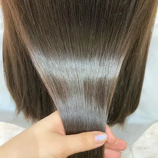 セミロング カラー 🫧透け感⋆艶髪💎 山口アヤカのヘアスタイル