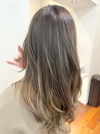 カラー KAEDE🎀 ハイライトのヘアスタイル