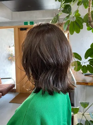 カラー 岡田 真綾のヘアスタイル