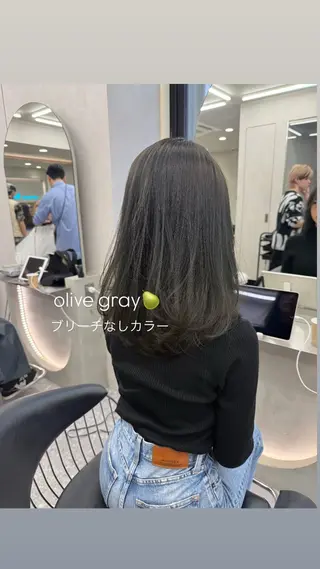 ミディアム 透明感オリーブ🫒/ ブリーチなしWカラーのヘアスタイル