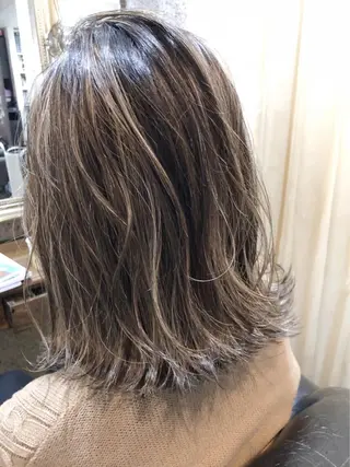 ミディアム カラー Tsuyoki .のヘアスタイル