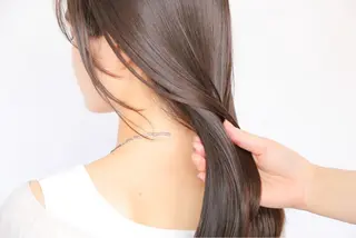 ミディアム ✨ブリーチなし透明感 池袋 水野のヘアスタイル
