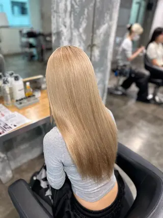ロング 🩶HAYANO🩶 ハイトーン/横浜⭐️のヘアスタイル