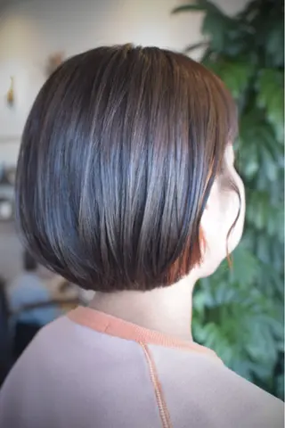 ショート カラー 岩村 夏姫のヘアスタイル