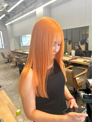 ロング カラー ブリーチ毛の縮毛矯正 ハイトーン/岡本智樹のヘアスタイル