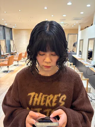 ミディアム パーマ しおり🍬 KOKORO🤍のヘアスタイル