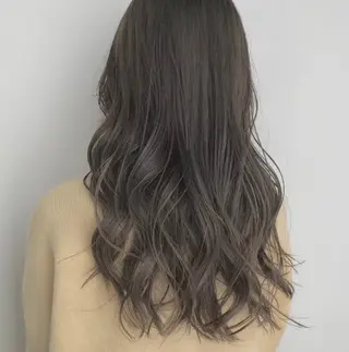 ロング ハイトーンカラー/ YUTAのヘアスタイル