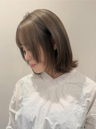 ミディアム カラー 小顔レイヤー/ ベージュ🤍Rieのヘアスタイル