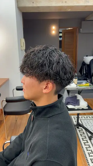 ショート パーマ メンズ メンズカット✂️ スキンフェード伊藤陸のヘアスタイル