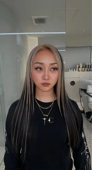 カラー ANN GAGA 心斎橋/ハイトーンのヘアスタイル