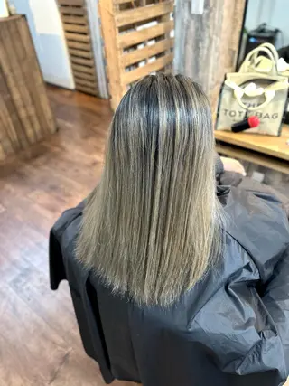 ミディアム カラー Luzir⭐︎ GEN⭐︎のヘアスタイル