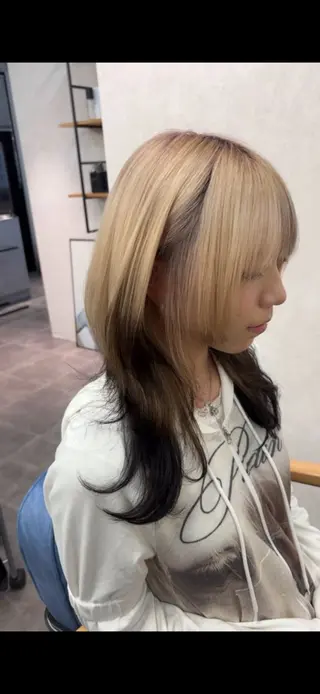 セミロング 🌟心斎橋レイヤー 艶ハイトーン/ウルフのヘアスタイル
