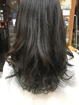 セミロング カラー 白髪ぼかしハイライト 柳川拓哉のヘアスタイル