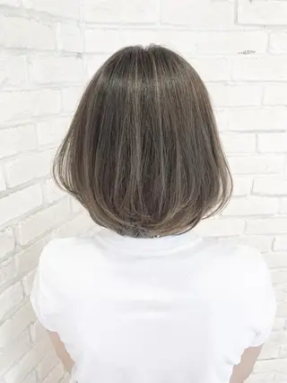 ショート あやか 白髪ぼかしハイライトのヘアスタイル